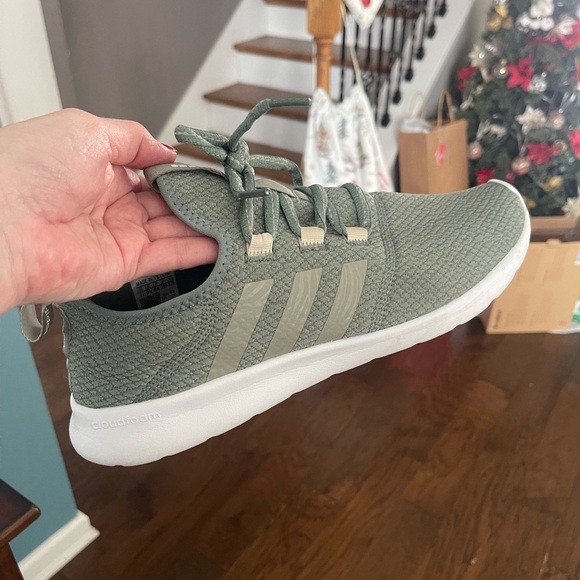 Adidas Cloudfoam Olive Sneakers with White Base Wm Sz 11 - Picture 2 of 8